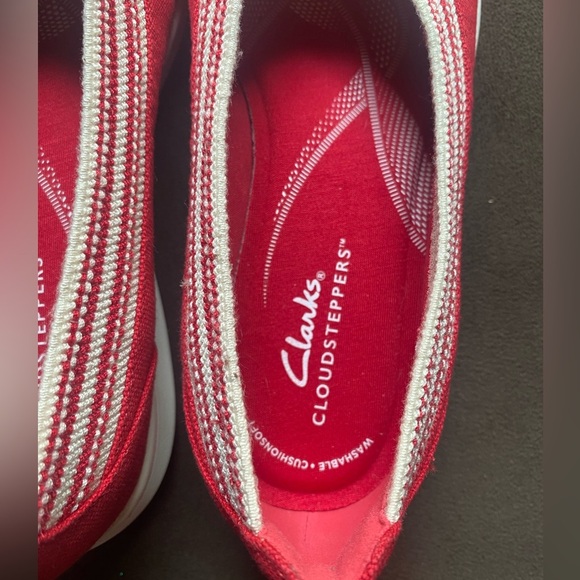 Clarks Red Flats Sporty Slip-On Loafers - Picture 3 of 6